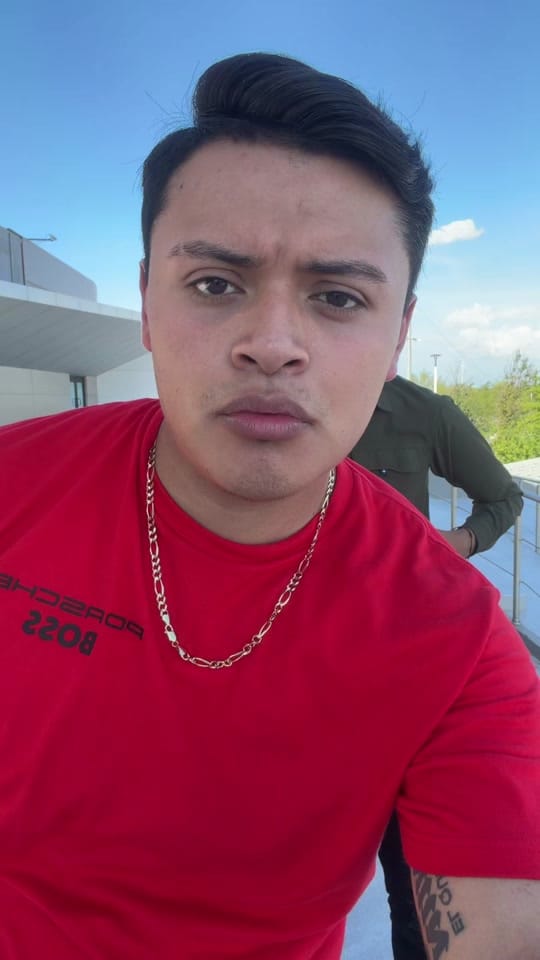 Post 6 by Alex Bautista on TikTok (video)