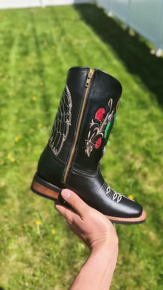Post 10 by WHOLESALE - STORE - ARTESANIAS on TikTok (video)