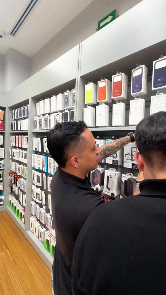 Post 8 by MacStore on TikTok (video)