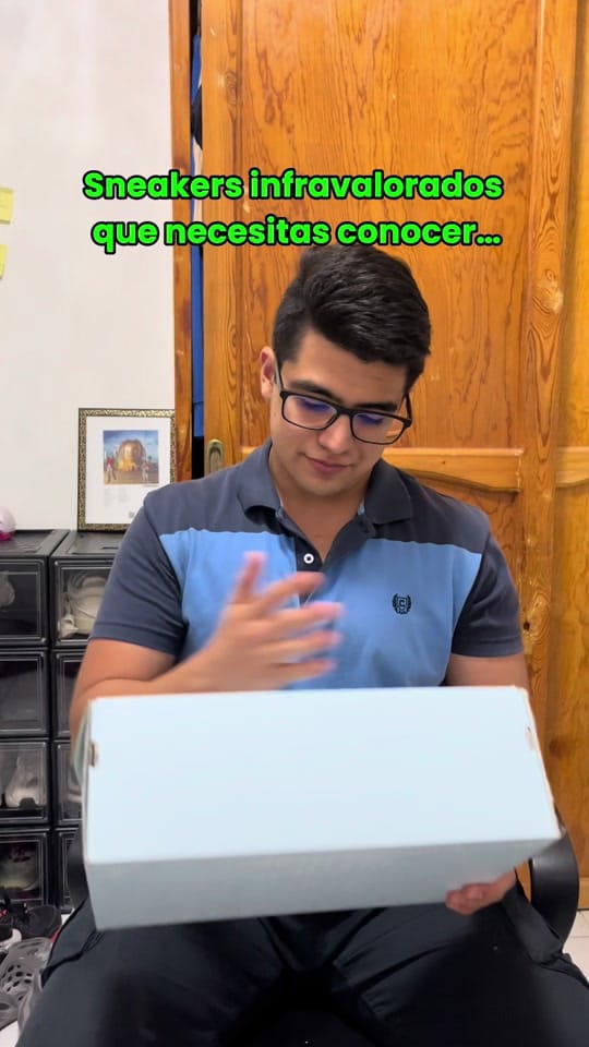 Post 10 by Tienda de Sneakers Exclusivos on TikTok (video)