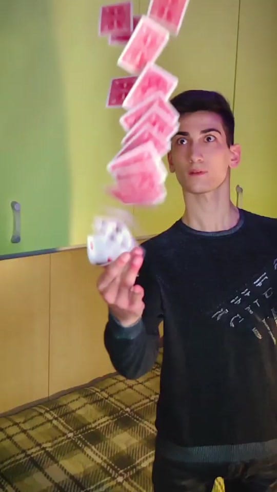 Post 8 by Leonardo Pastorelli on TikTok (video)