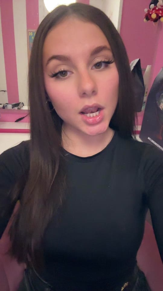 Post 9 by emmaaplouviez on TikTok (video)