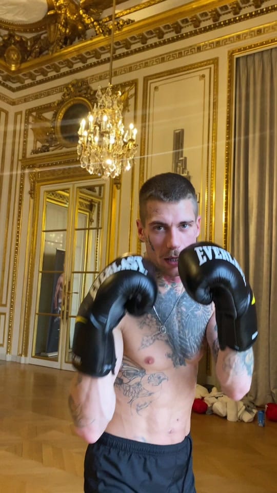 Post 3 by Lamor Roso on TikTok (video)
