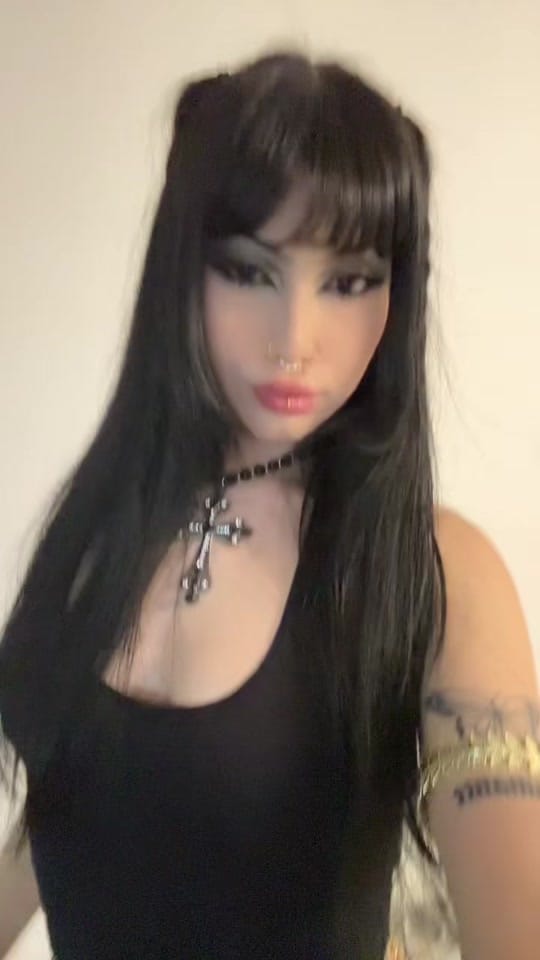 Post 3 by 𝖁𝖊𝖑𝖛𝖊𝖙𝕮𝖑𝖆𝖜𝖘 🦇🗡️ on TikTok (video)