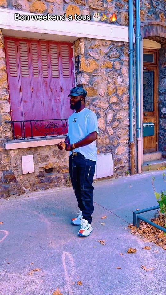Post 1 by MOMO DE PARIS 225 on TikTok (video)