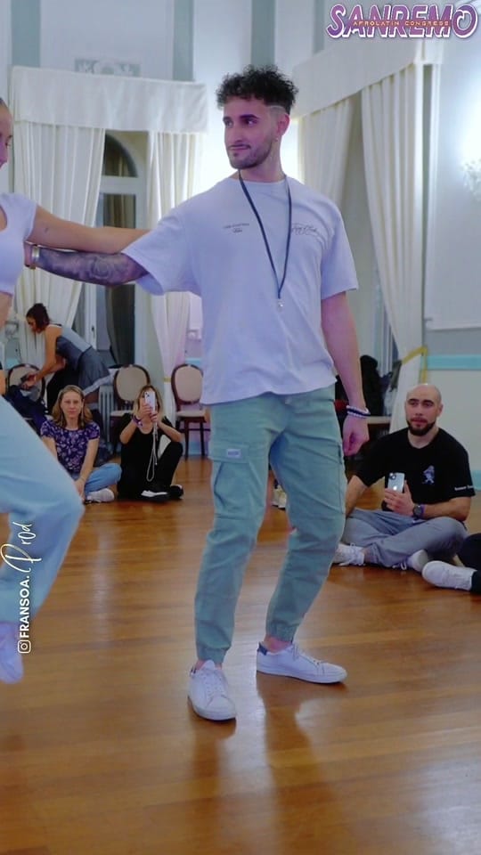 Post 2 by Juliette et Anthony on TikTok (video)