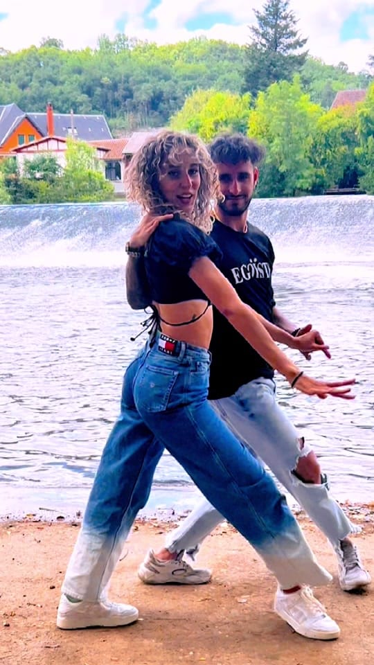 Post 4 by Juliette et Anthony on TikTok (video)
