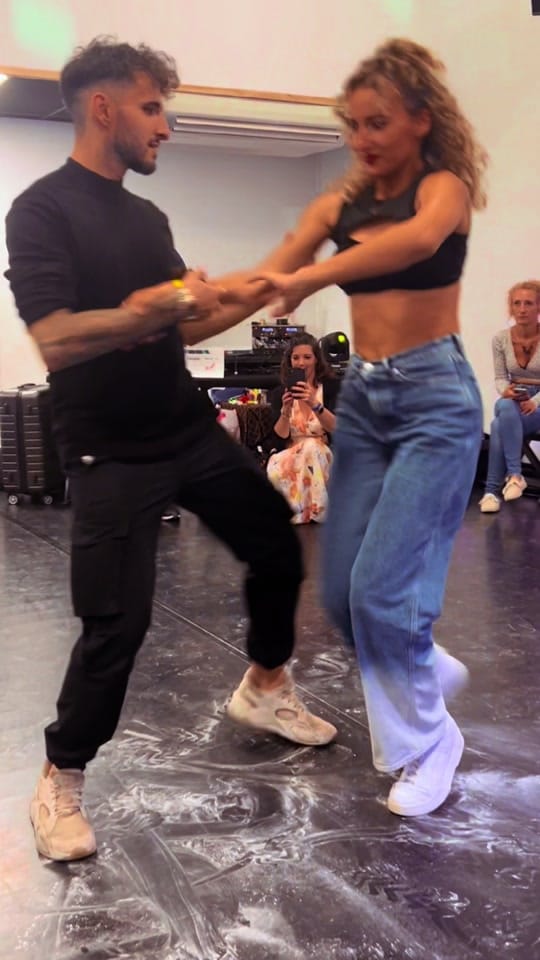 Post 5 by Juliette et Anthony on TikTok (video)