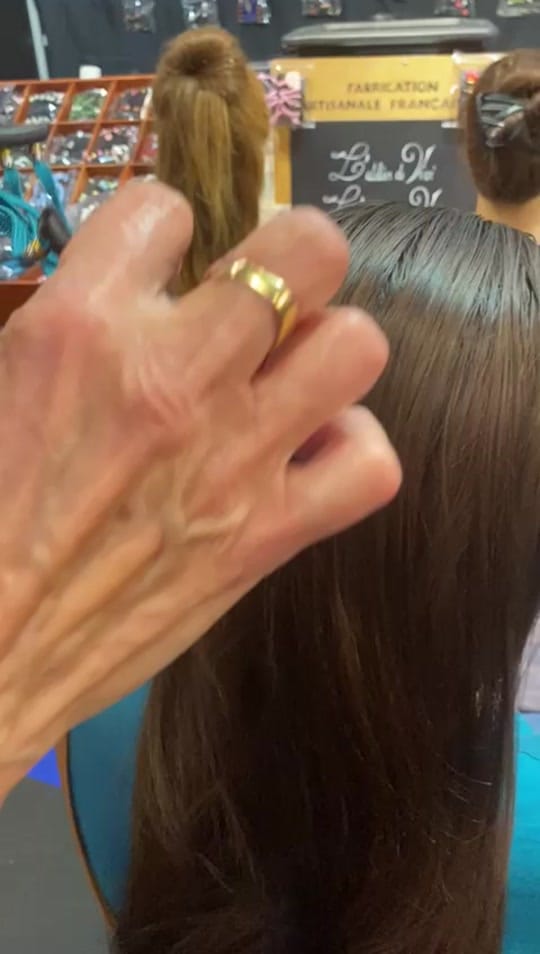 Post 10 by Le peigne de Vivi on TikTok (video)