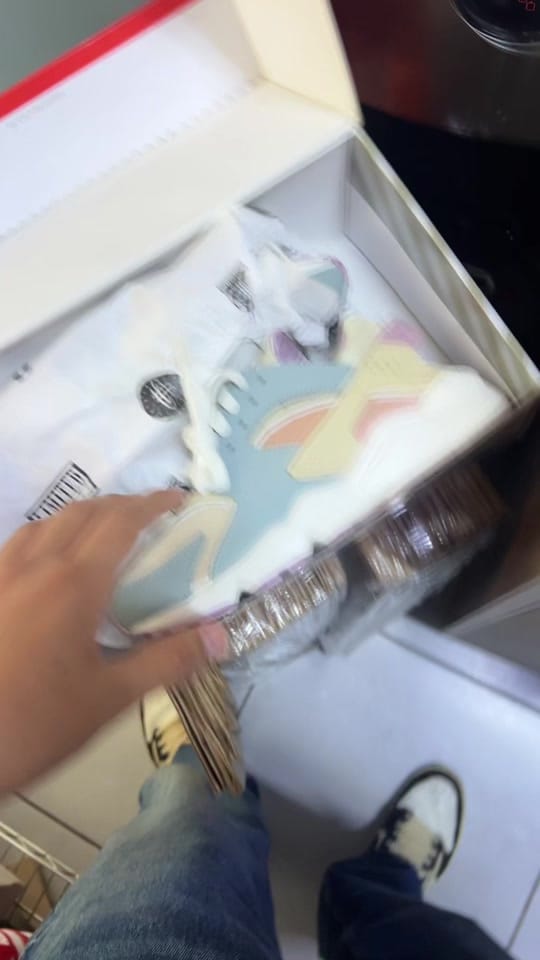 Post 8 by sneakerdrop_mx on TikTok (video)