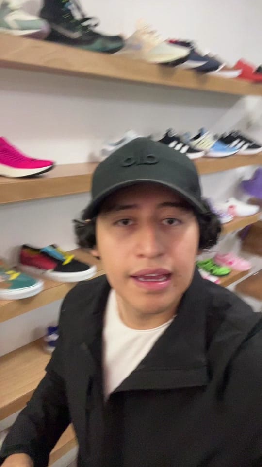 Post 9 by sneakerdrop_mx on TikTok (video)