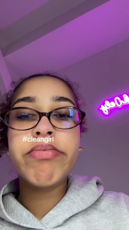 Post 7 by gemsh0ely mtl nails on TikTok (video)