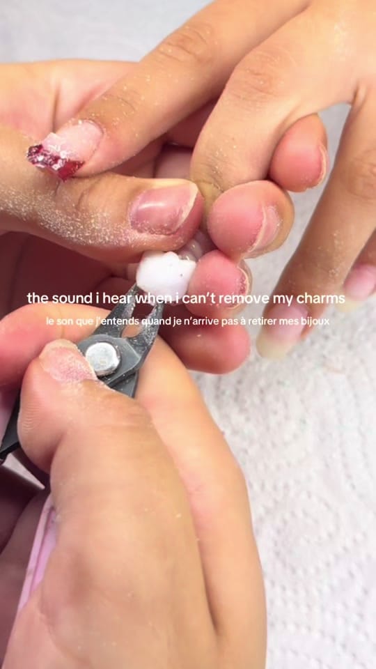 Post 3 by gemsh0ely mtl nails on TikTok (video)