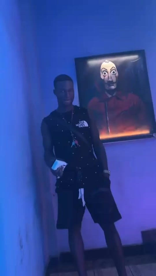 Post 3 by Momo de Paris on TikTok (video)