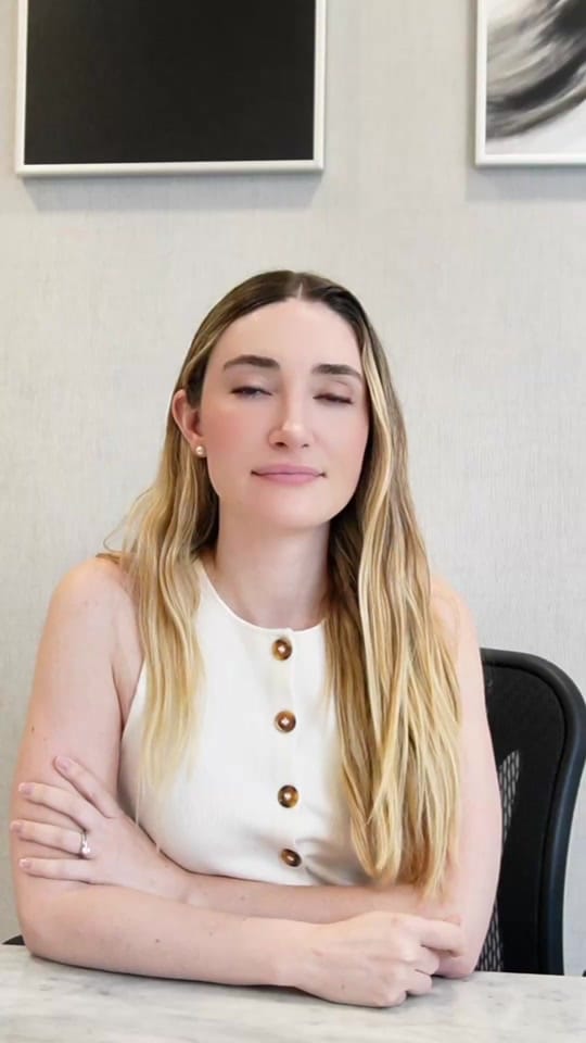 Post 8 by Dra. Lucy Fernandez on TikTok (video)