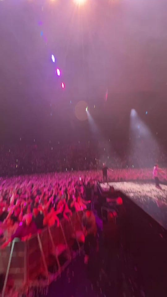 Post 10 by Vidéos de stars on TikTok (video)