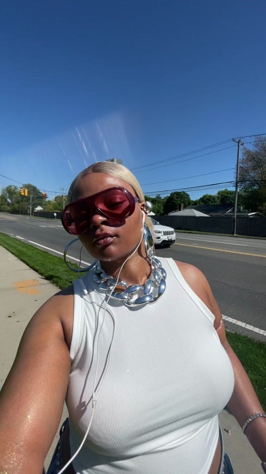 Post 4 by Parry Lily on TikTok (video)