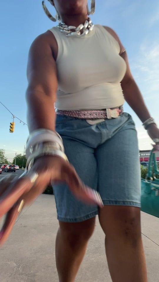 Post 3 by Parry Lily on TikTok (video)