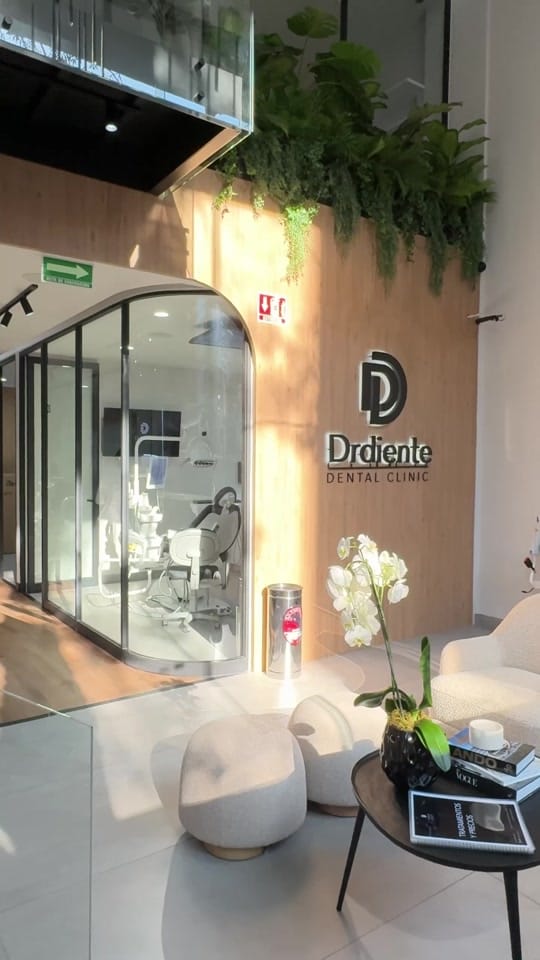 Post 1 by Dentista CDMX Clínica Drdiente on TikTok (video)