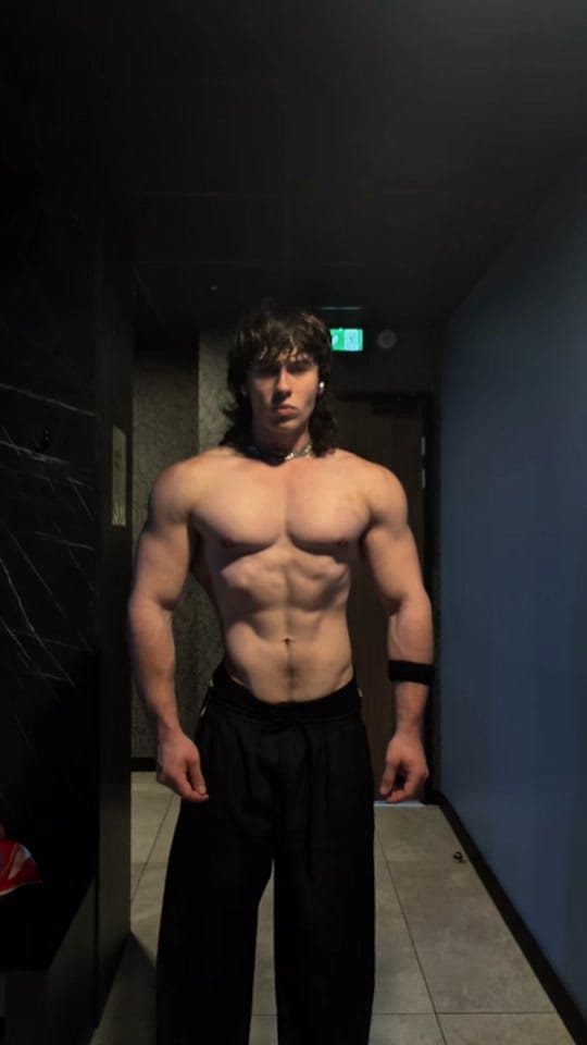 Post 5 by leon.vlla on TikTok (video)