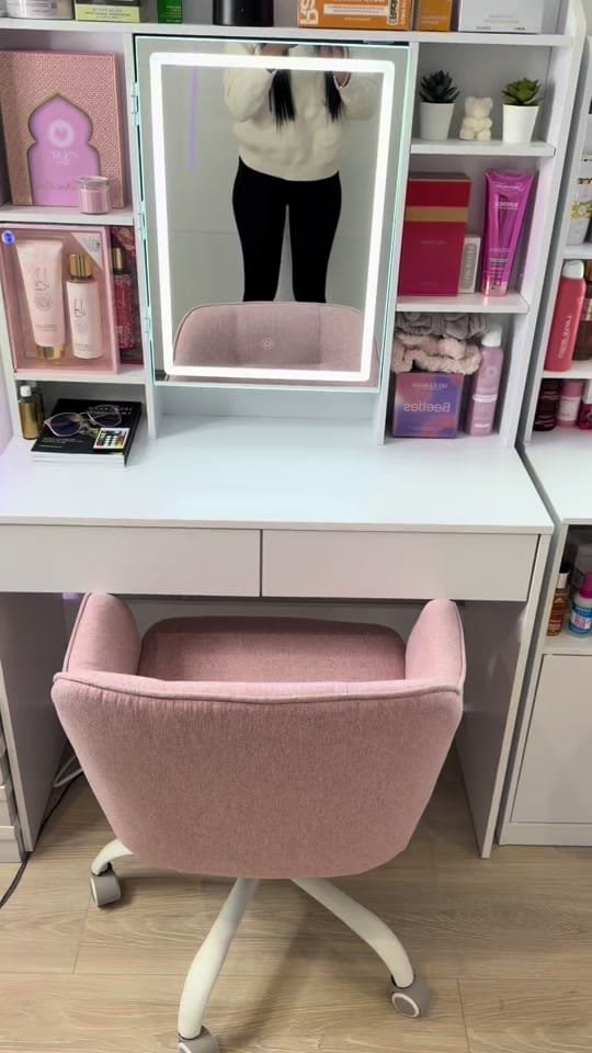 Post 5 by laminutesarah on TikTok (video)