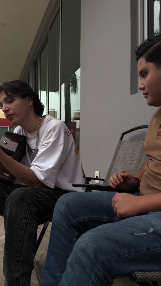 Post 4 by Max Cervantes on TikTok (video)