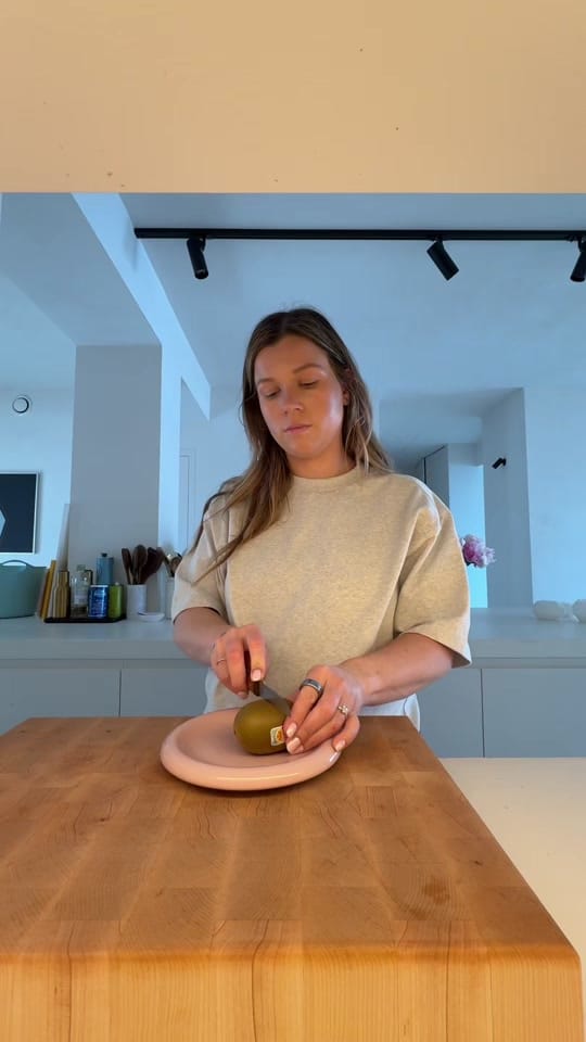 Post 5 by Eléonore Van Bavel on TikTok (video)