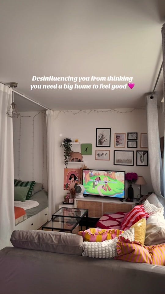 Post 10 by Emilie 🌸 | Studio decor on TikTok (video)