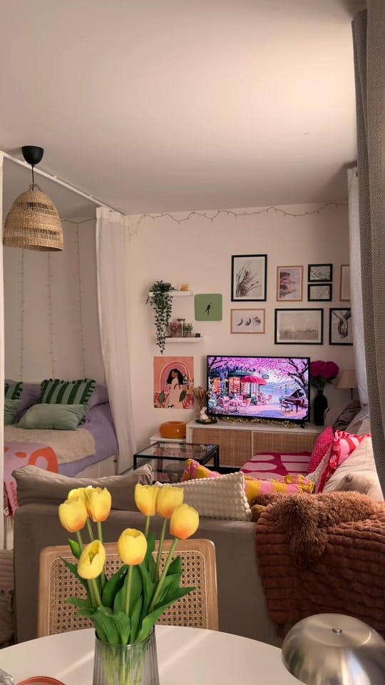 Post 1 by Emilie 🌸 | Studio decor on TikTok (video)