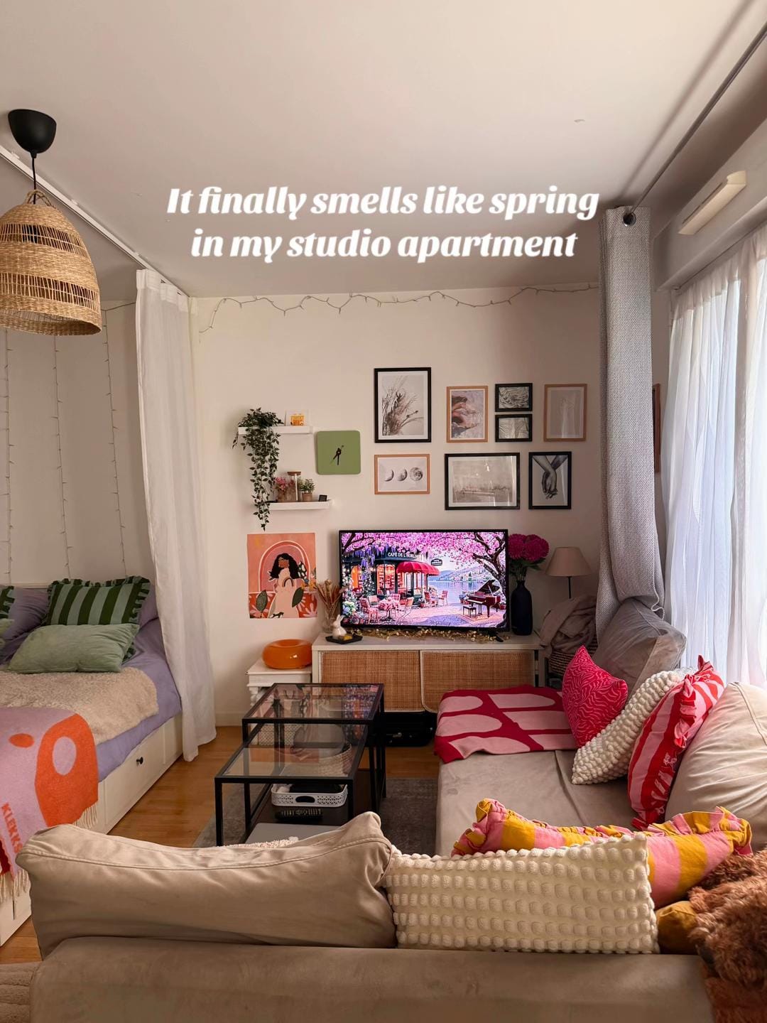 Post 9 by Emilie 🌸 | Studio decor on TikTok (video)