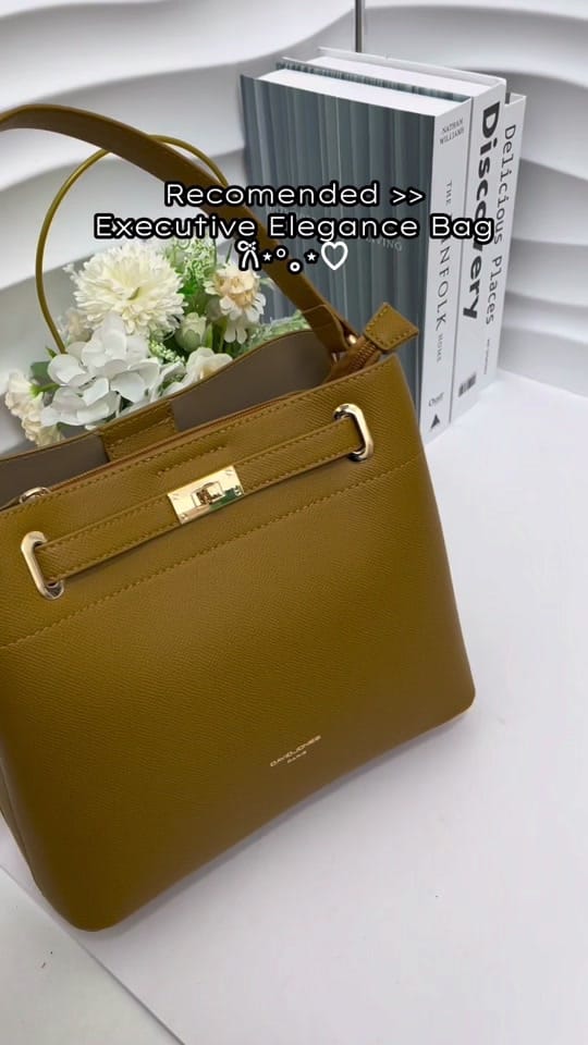 Post 4 by David Jones Paris 1987 on TikTok (video)
