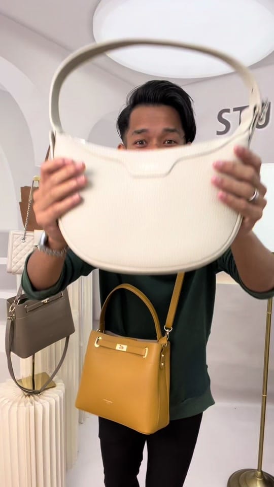 Post 2 by David Jones Paris 1987 on TikTok (video)