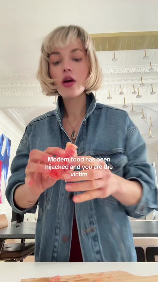 Post 6 by snatched.anna on TikTok (video)