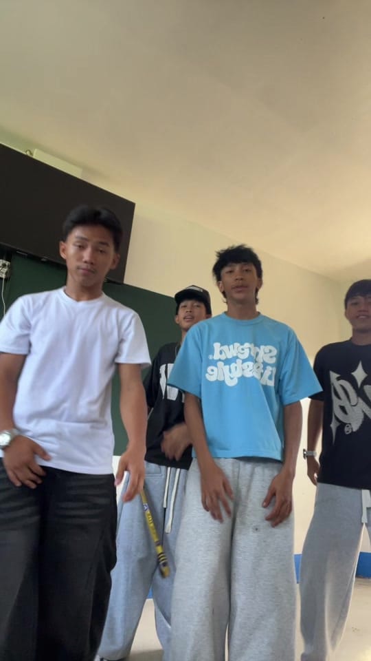 Post 4 by close jan-el on TikTok (video)