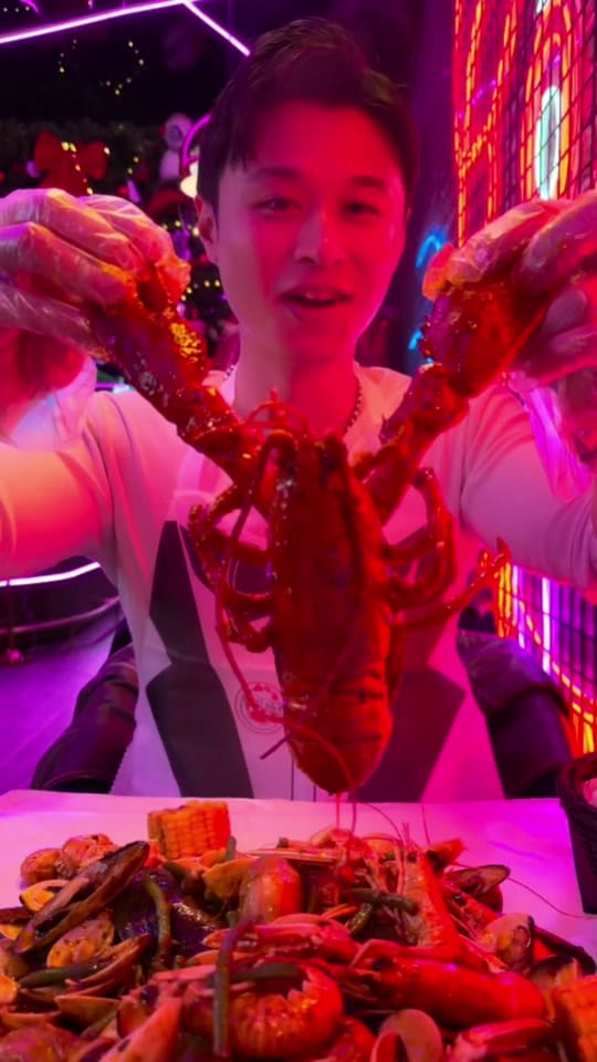 Post 1 by GlouGlouton on TikTok (video)