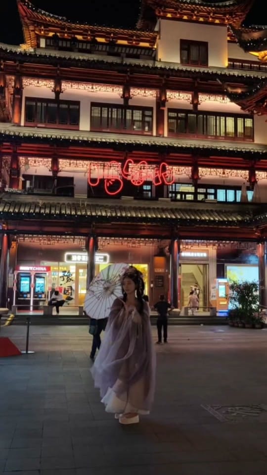 Post 3 by GlouGlouton on TikTok (video)
