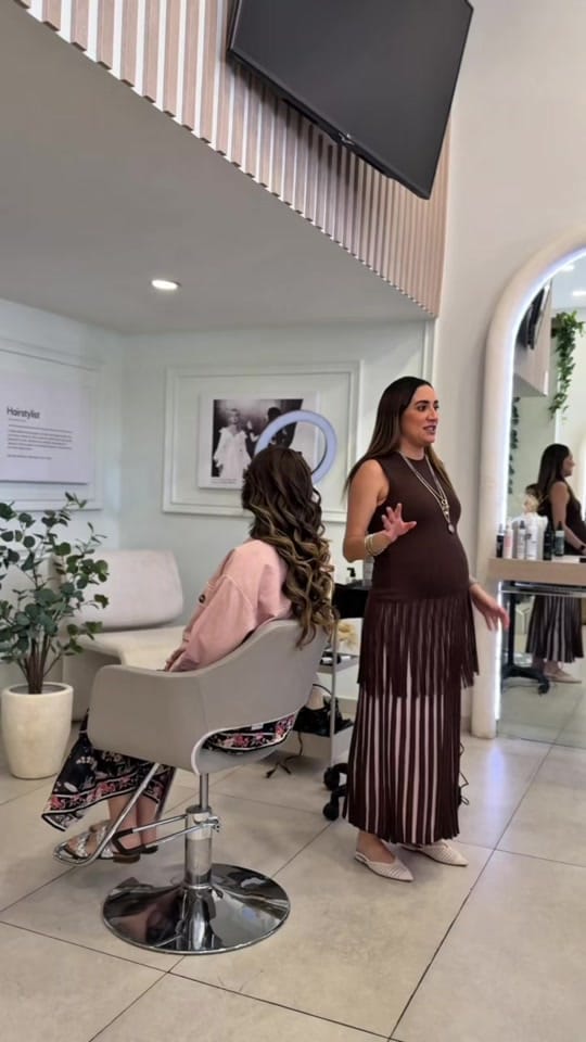 Post 5 by Natalia Villanueva Hair Studio on TikTok (video)