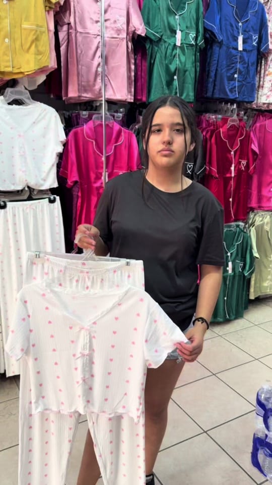 Post 1 by Nadia Lenceria on TikTok (video)