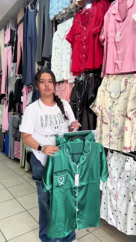 Post 8 by Nadia Lenceria on TikTok (video)