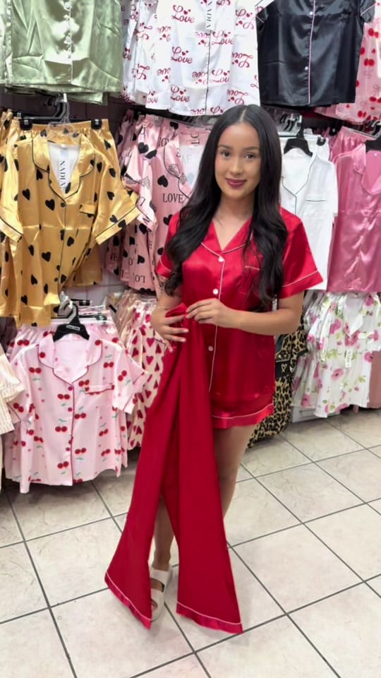 Post 3 by Nadia Lenceria on TikTok (video)