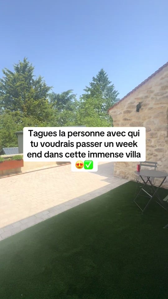 Post 4 by Eau Loin on TikTok (video)