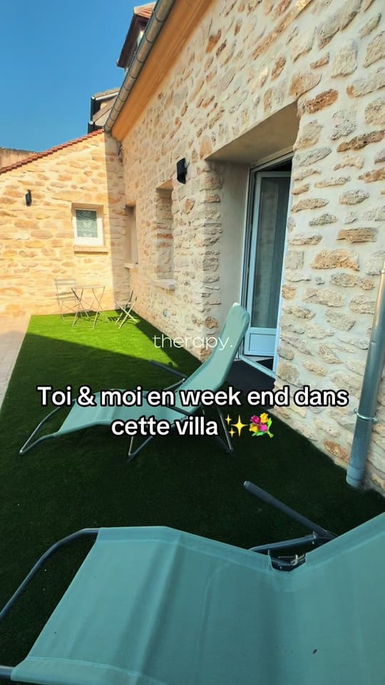 Post 2 by Eau Loin on TikTok (video)
