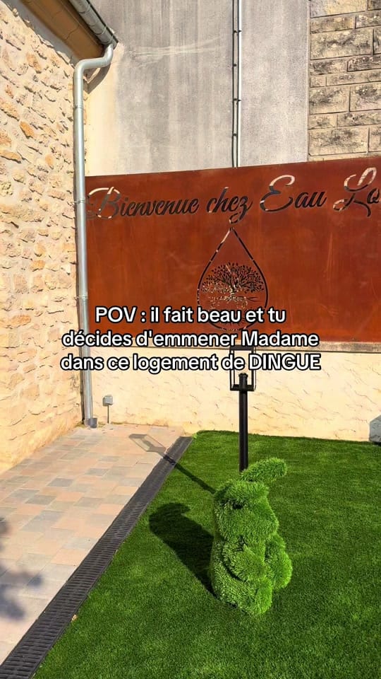 Post 9 by Eau Loin on TikTok (video)
