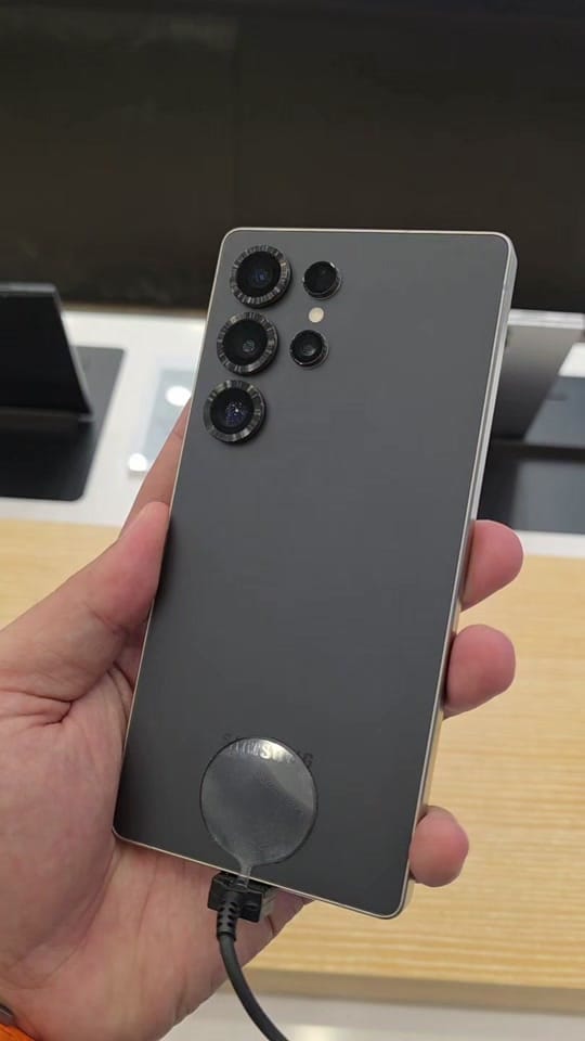 Post 5 by Samsung Fashion Island on TikTok (video)
