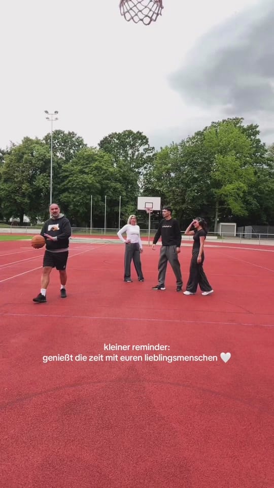 Post 1 by zarazeynep1 on TikTok (video)