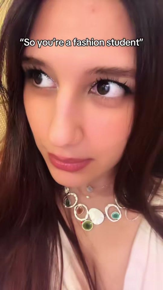 Post 5 by Farnia on TikTok (video)