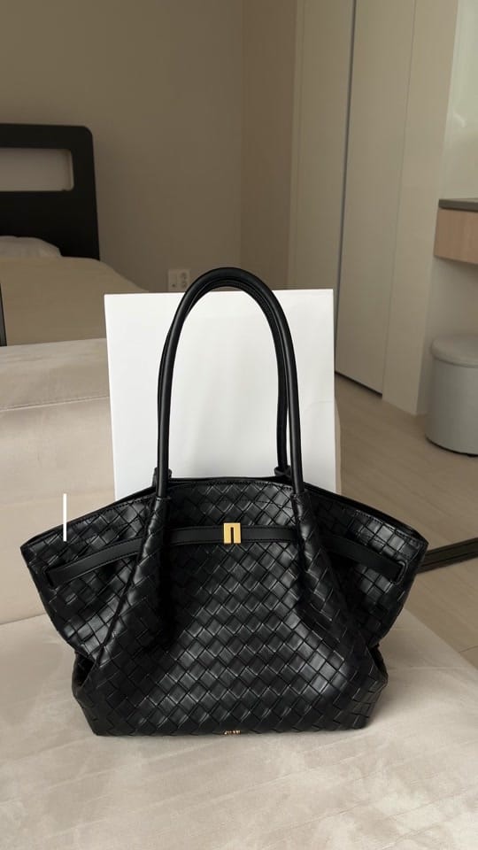 Post 8 by Marisa | F1 & Fashion🏎️✨ on TikTok (video)