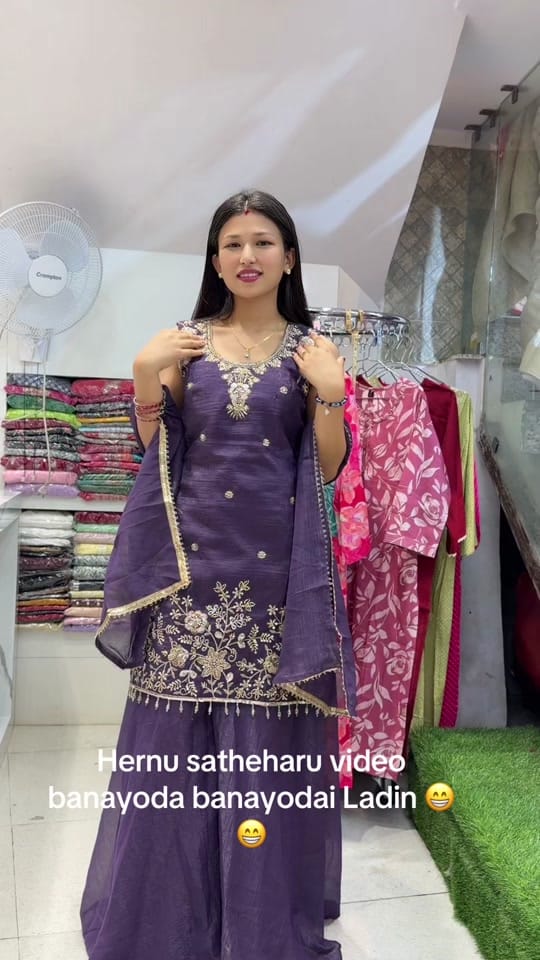 Post 5 by Roshika Fashion on TikTok (video)