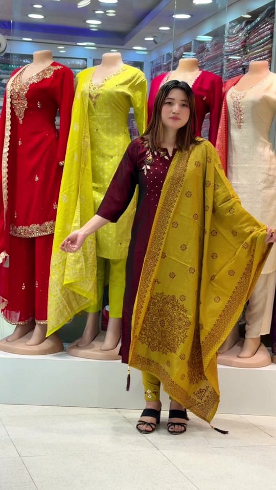 Post 8 by Roshika Fashion on TikTok (video)