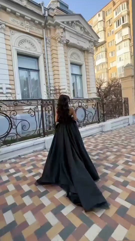 Post 2 by Queen Dubai✨ on TikTok (video)